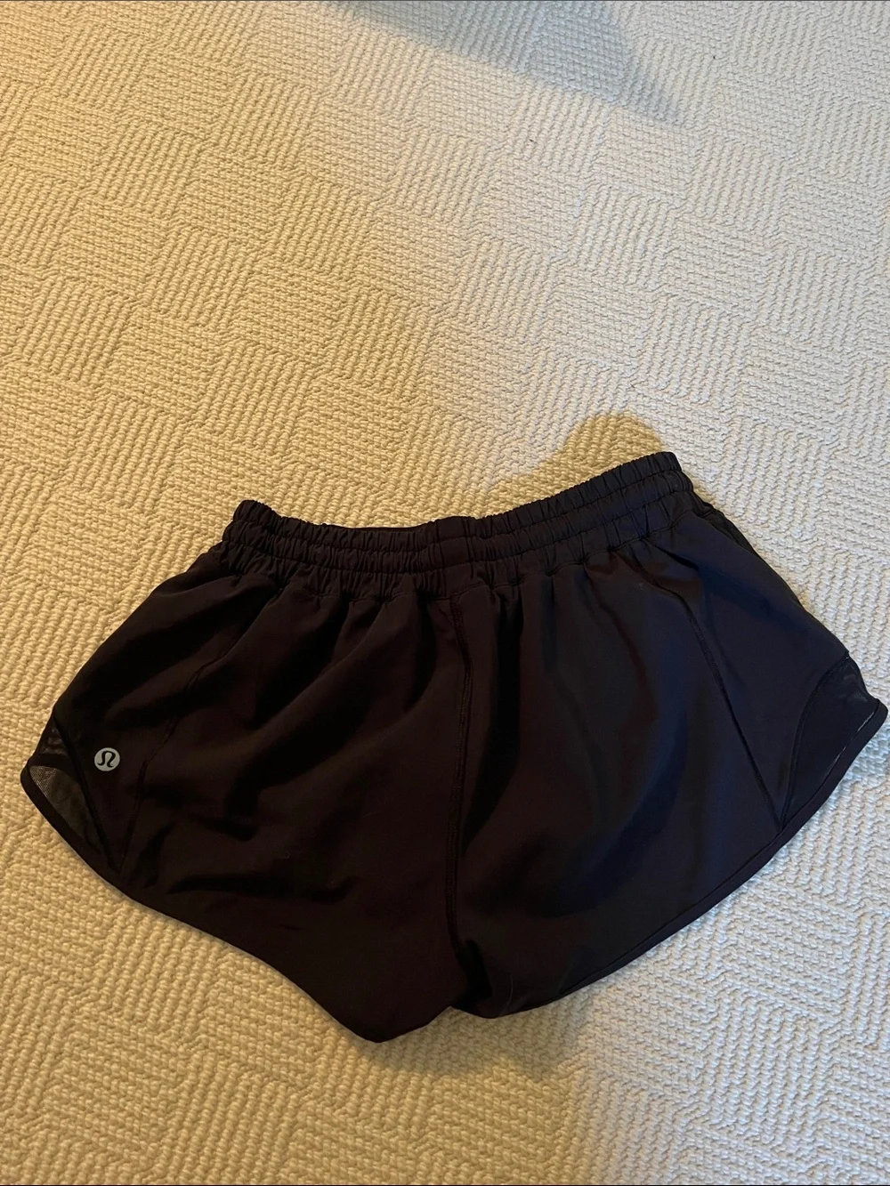 Lululemon hotty hot short 2.5 inch, size 4